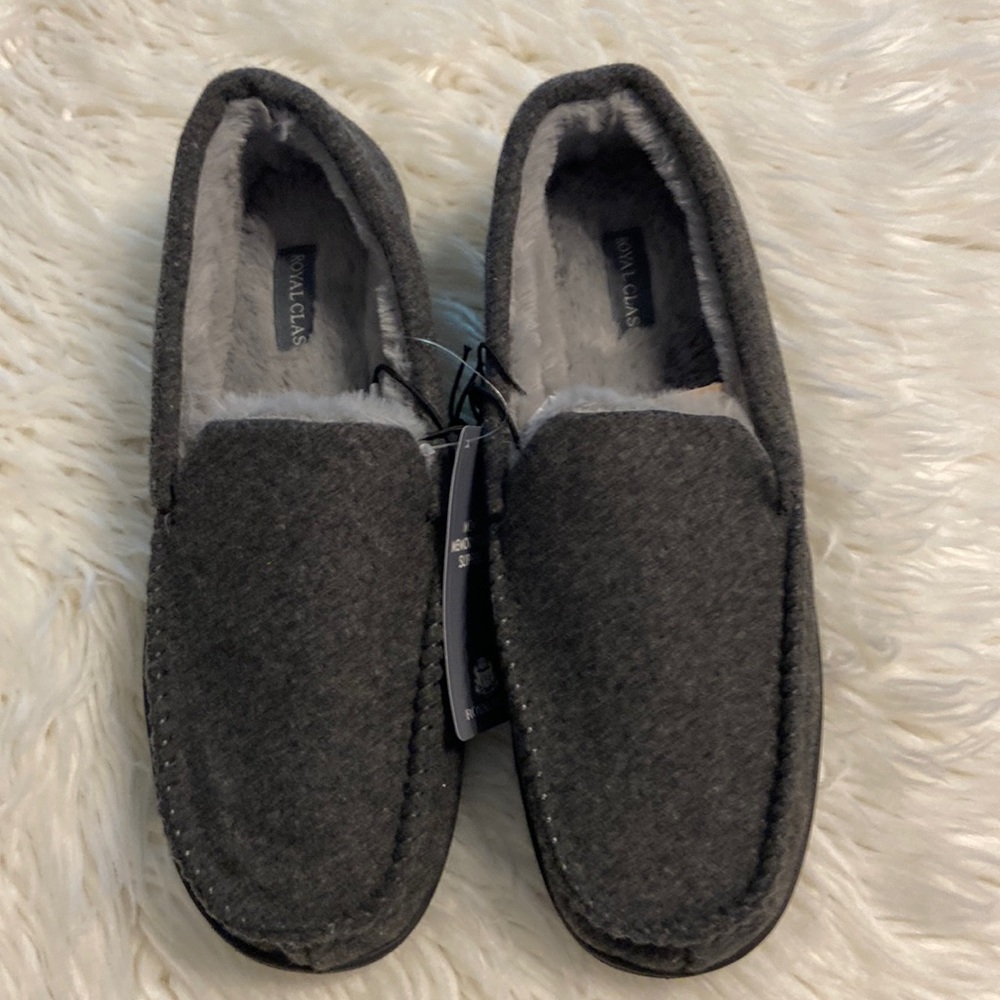 Royal Classic Man Memory Foam Slippers size 11/12 brand new color gray so soft